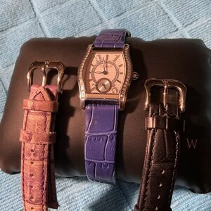 Stylish Women's Watch with Interchangeable Straps